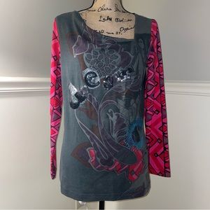 ORLY of Canada Graphic Embroidered Top M NWOT